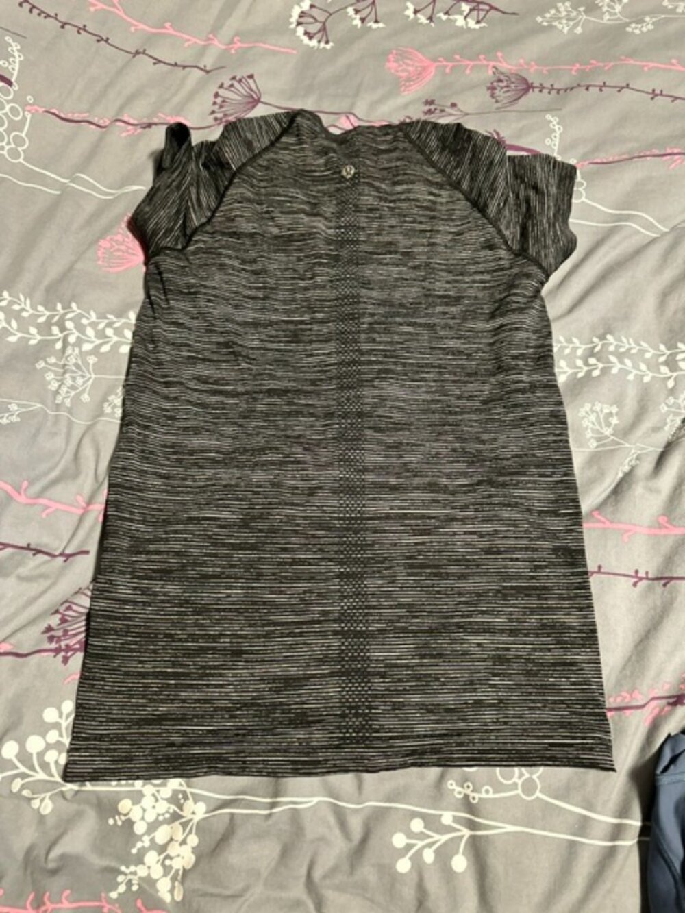 Lululemon run swiftly t shirt size 8